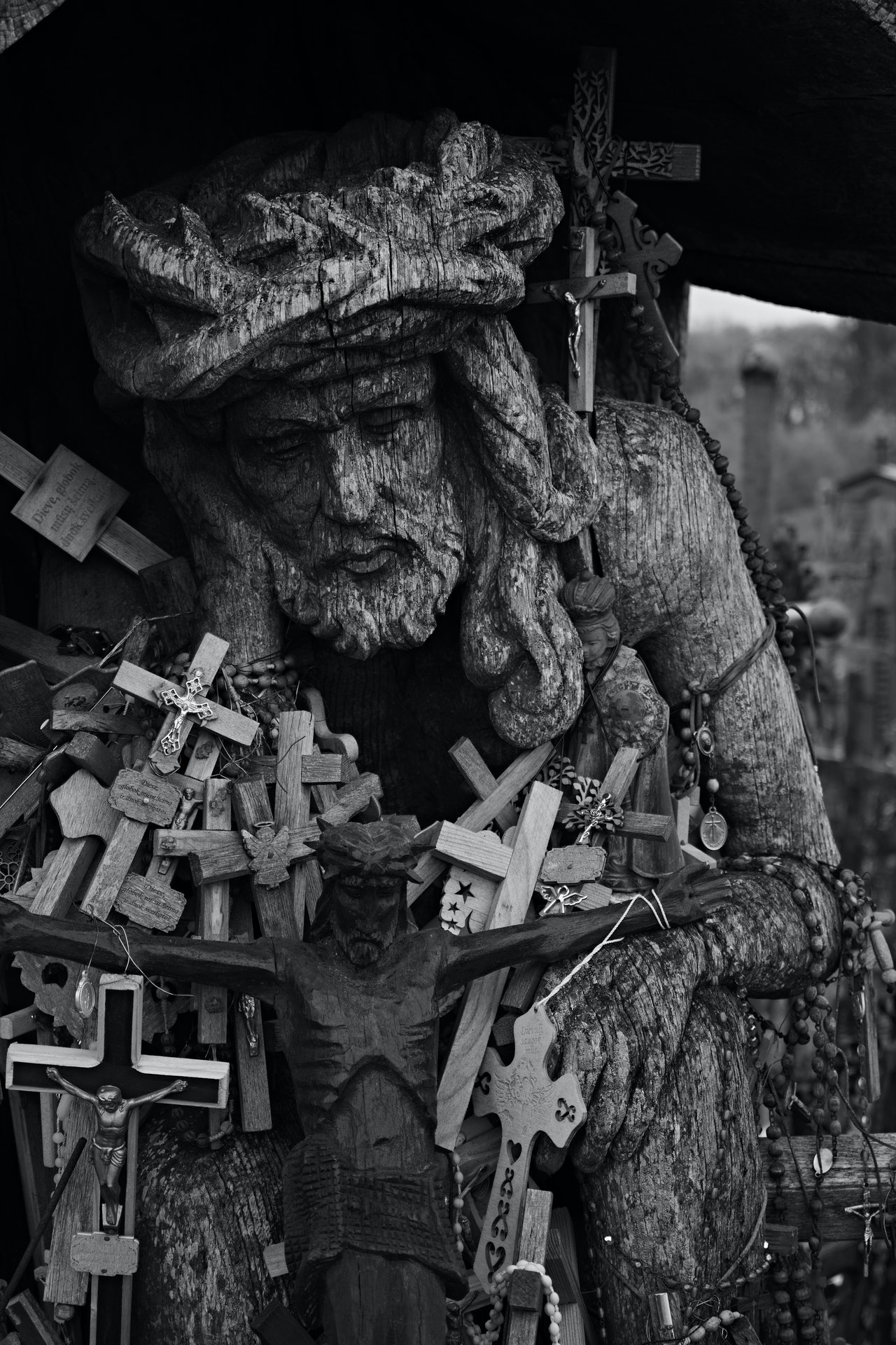Jesus holding our crosses pexels-andrea-gulotta-8108751