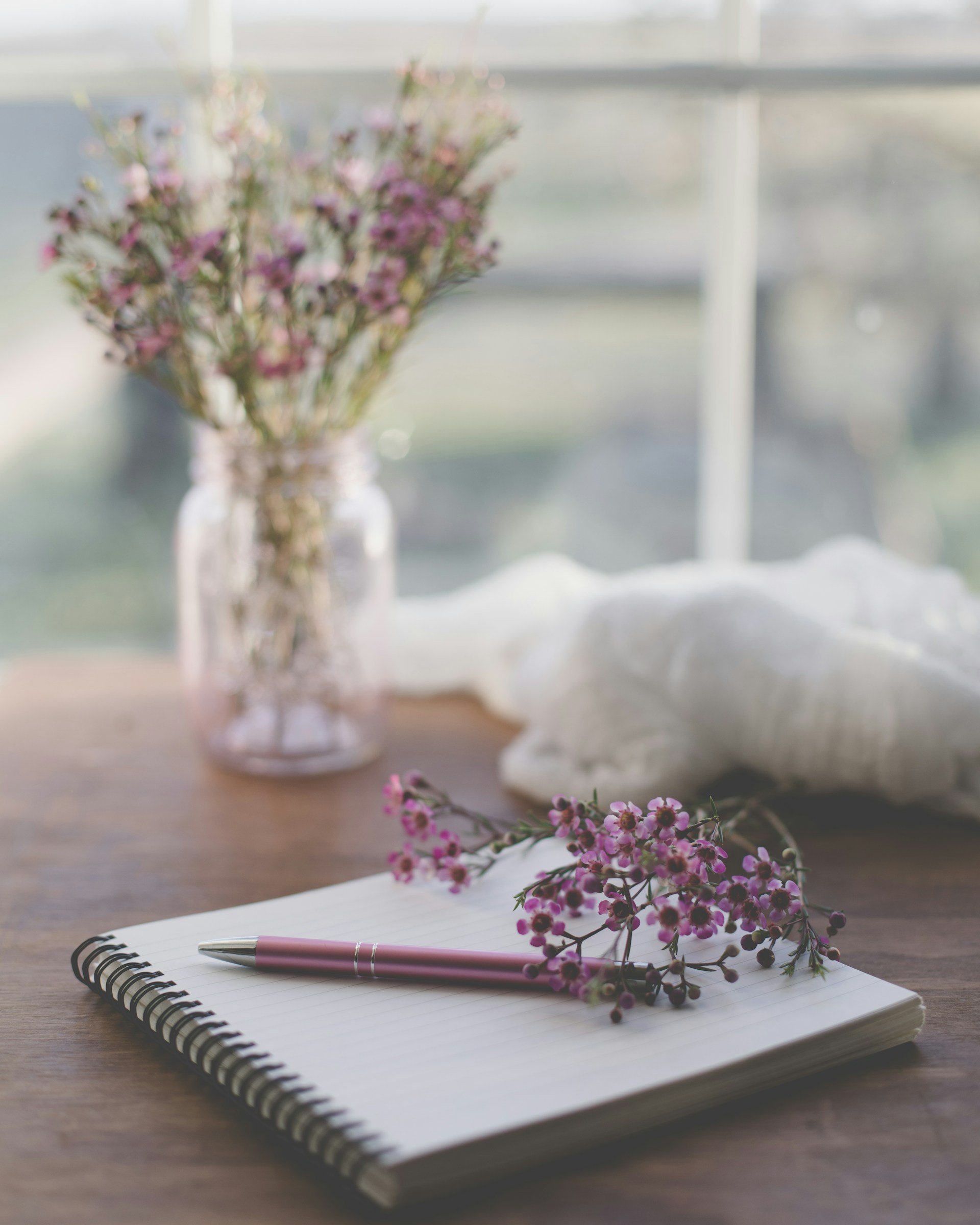 Journaling flower by Sixteen miles out via Unsplash